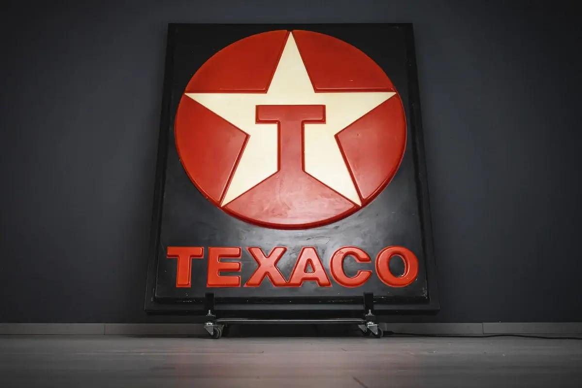 Neon Illuminated 70's Texaco Sign